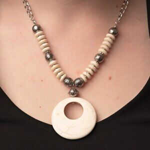 Paparazzi Jewelry Accessories - Oasis Goddess - White Necklace - Vintage